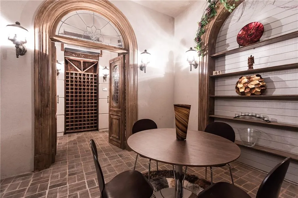 200 Cliff Overlook, Sandy Springs, Georgia 30350, 5 Bedrooms Bedrooms, ,7 BathroomsBathrooms,Residential,Sold,200 Cliff Overlook,5827060