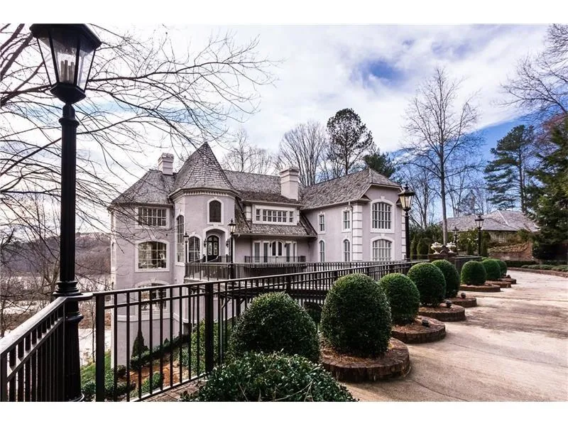 200 Cliff Overlook, Sandy Springs, Georgia 30350, 5 Bedrooms Bedrooms, ,7 BathroomsBathrooms,Residential,Sold,200 Cliff Overlook,5827060