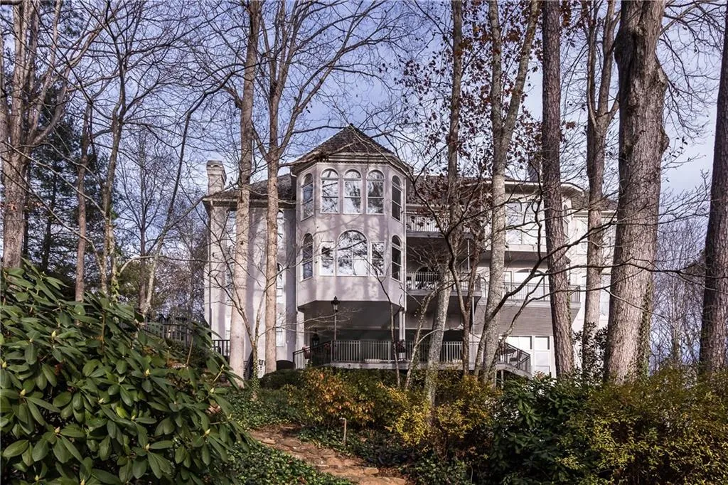 200 Cliff Overlook, Sandy Springs, Georgia 30350, 5 Bedrooms Bedrooms, ,7 BathroomsBathrooms,Residential,Sold,200 Cliff Overlook,5827060
