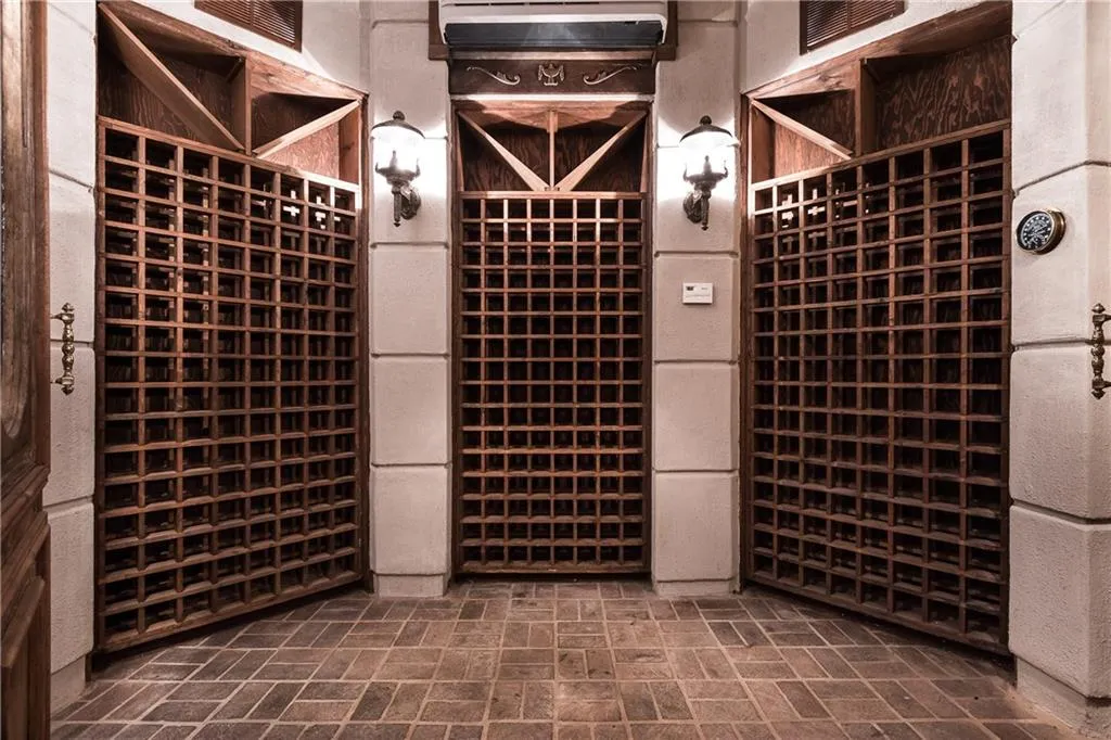 200 Cliff Overlook, Sandy Springs, Georgia 30350, 5 Bedrooms Bedrooms, ,7 BathroomsBathrooms,Residential,Sold,200 Cliff Overlook,5827060