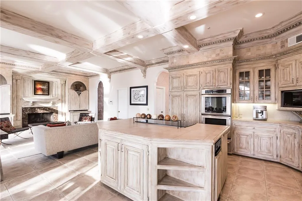 200 Cliff Overlook, Sandy Springs, Georgia 30350, 5 Bedrooms Bedrooms, ,7 BathroomsBathrooms,Residential,Sold,200 Cliff Overlook,5827060