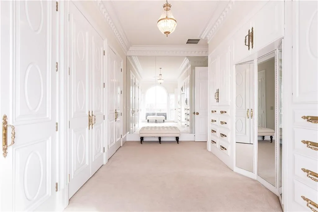 200 Cliff Overlook, Sandy Springs, Georgia 30350, 5 Bedrooms Bedrooms, ,7 BathroomsBathrooms,Residential,Sold,200 Cliff Overlook,5827060