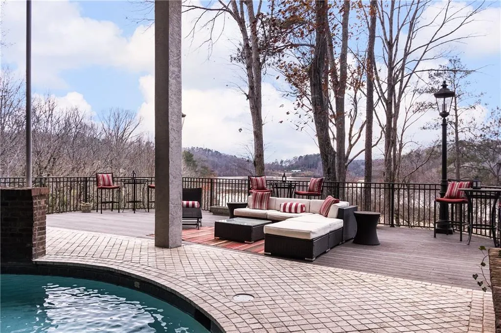 200 Cliff Overlook, Sandy Springs, Georgia 30350, 5 Bedrooms Bedrooms, ,7 BathroomsBathrooms,Residential,Sold,200 Cliff Overlook,5827060