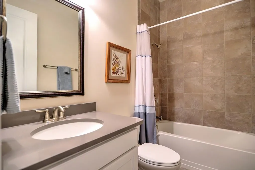 106 Austin Drive, Sandy Springs, Georgia 30328, 5 Bedrooms Bedrooms, ,4 BathroomsBathrooms,Residential,Sold,106 Austin Drive,6839659