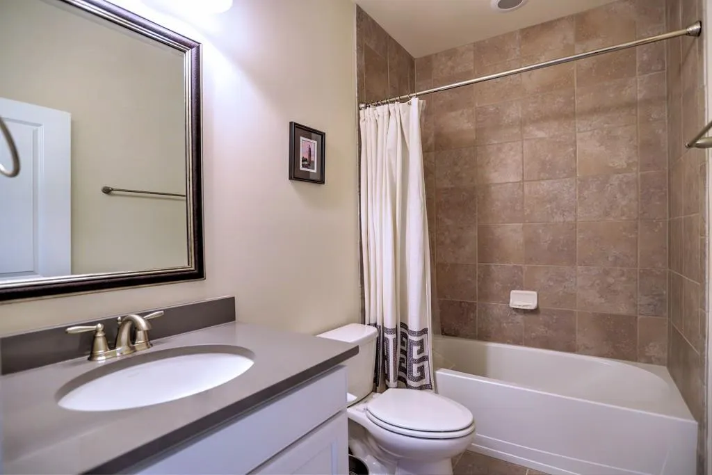 106 Austin Drive, Sandy Springs, Georgia 30328, 5 Bedrooms Bedrooms, ,4 BathroomsBathrooms,Residential,Sold,106 Austin Drive,6839659