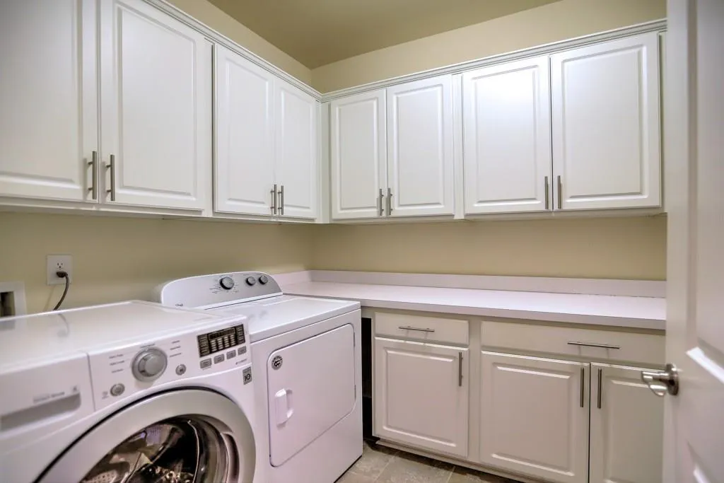 106 Austin Drive, Sandy Springs, Georgia 30328, 5 Bedrooms Bedrooms, ,4 BathroomsBathrooms,Residential,Sold,106 Austin Drive,6839659