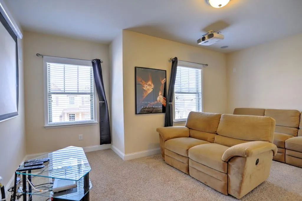 106 Austin Drive, Sandy Springs, Georgia 30328, 5 Bedrooms Bedrooms, ,4 BathroomsBathrooms,Residential,Sold,106 Austin Drive,6839659