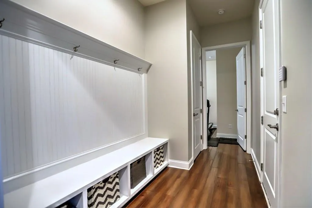 106 Austin Drive, Sandy Springs, Georgia 30328, 5 Bedrooms Bedrooms, ,4 BathroomsBathrooms,Residential,Sold,106 Austin Drive,6839659