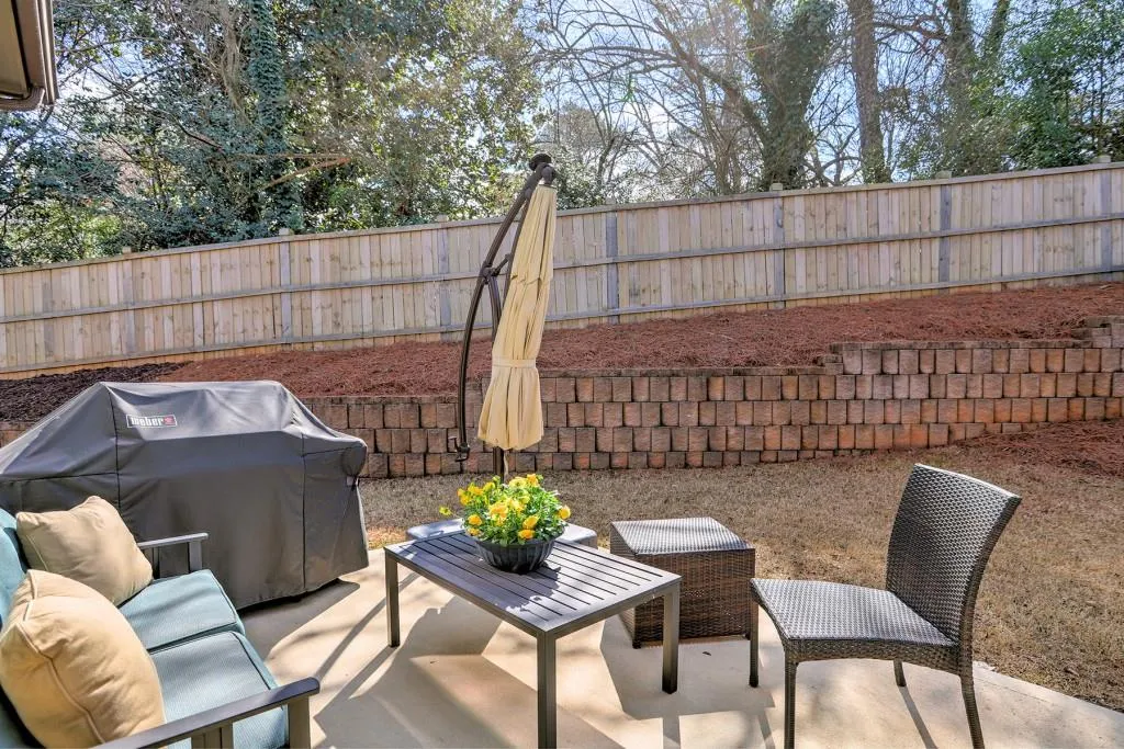 106 Austin Drive, Sandy Springs, Georgia 30328, 5 Bedrooms Bedrooms, ,4 BathroomsBathrooms,Residential,Sold,106 Austin Drive,6839659