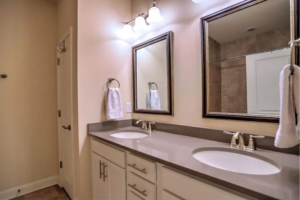 106 Austin Drive, Sandy Springs, Georgia 30328, 5 Bedrooms Bedrooms, ,4 BathroomsBathrooms,Residential,Sold,106 Austin Drive,6839659