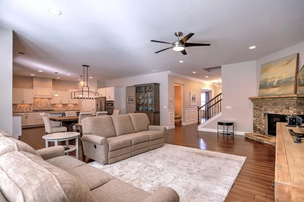 106 Austin Drive, Sandy Springs, Georgia 30328, 5 Bedrooms Bedrooms, ,4 BathroomsBathrooms,Residential,Sold,106 Austin Drive,6839659