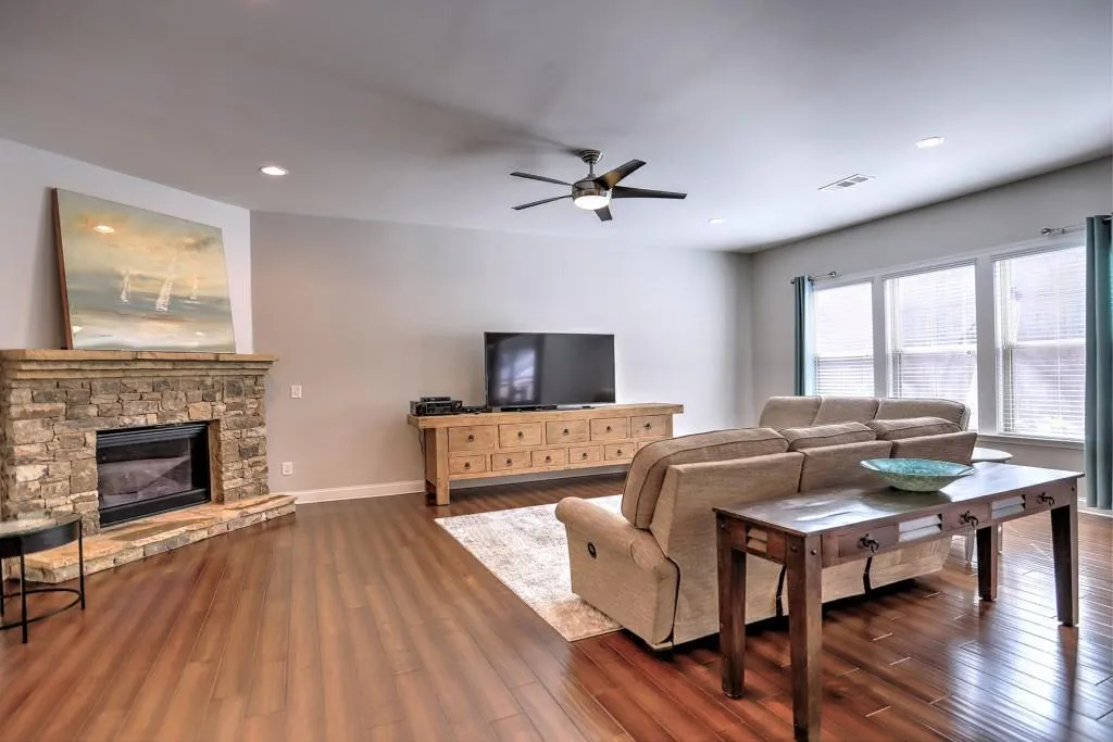 106 Austin Drive, Sandy Springs, Georgia 30328, 5 Bedrooms Bedrooms, ,4 BathroomsBathrooms,Residential,Sold,106 Austin Drive,6839659