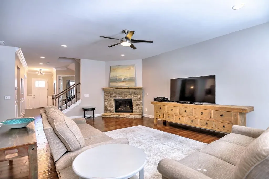 106 Austin Drive, Sandy Springs, Georgia 30328, 5 Bedrooms Bedrooms, ,4 BathroomsBathrooms,Residential,Sold,106 Austin Drive,6839659