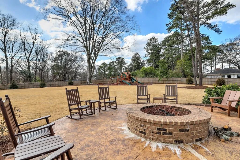 106 Austin Drive, Sandy Springs, Georgia 30328, 5 Bedrooms Bedrooms, ,4 BathroomsBathrooms,Residential,Sold,106 Austin Drive,6839659