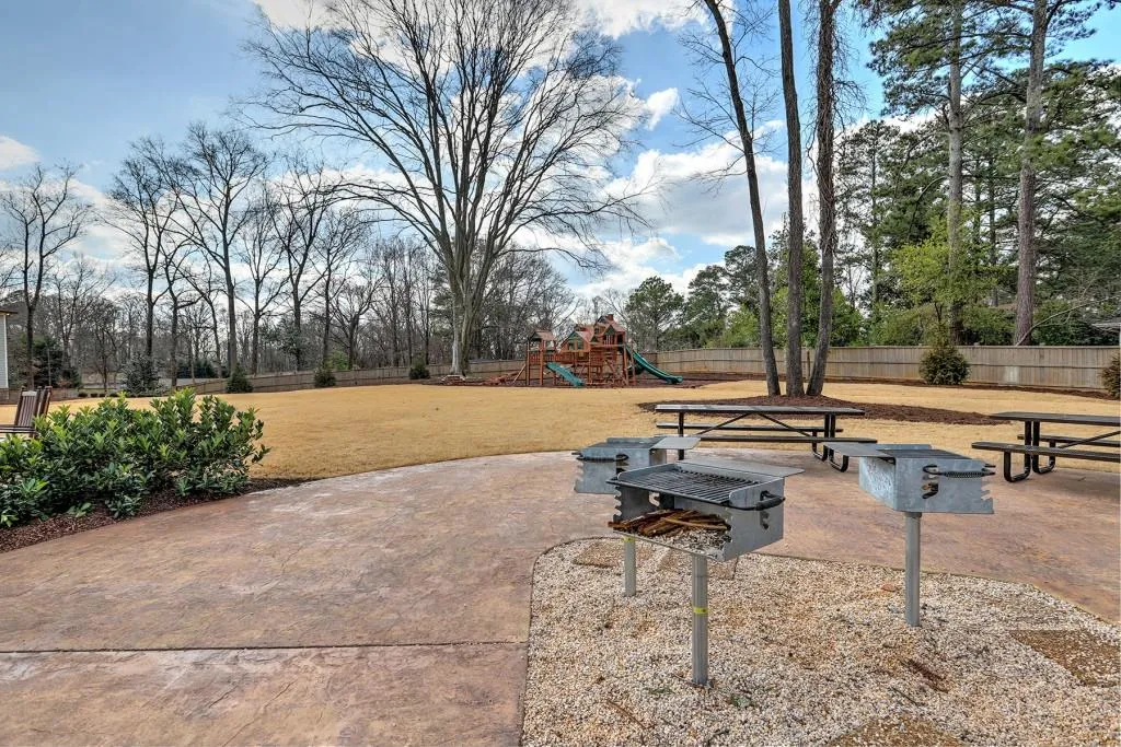 106 Austin Drive, Sandy Springs, Georgia 30328, 5 Bedrooms Bedrooms, ,4 BathroomsBathrooms,Residential,Sold,106 Austin Drive,6839659