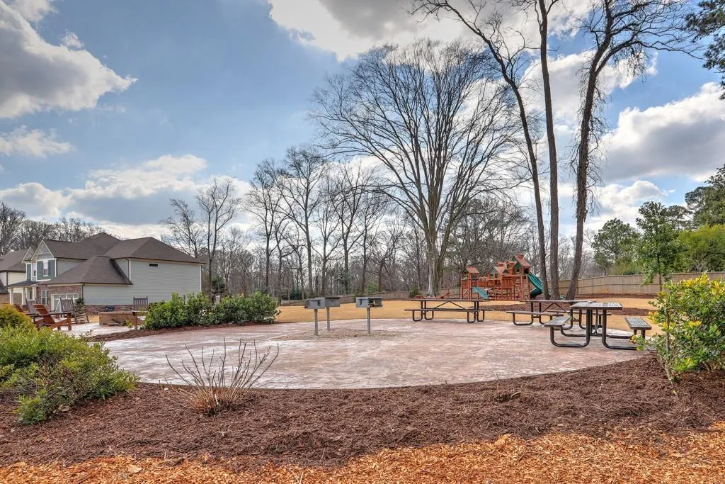 106 Austin Drive, Sandy Springs, Georgia 30328, 5 Bedrooms Bedrooms, ,4 BathroomsBathrooms,Residential,Sold,106 Austin Drive,6839659