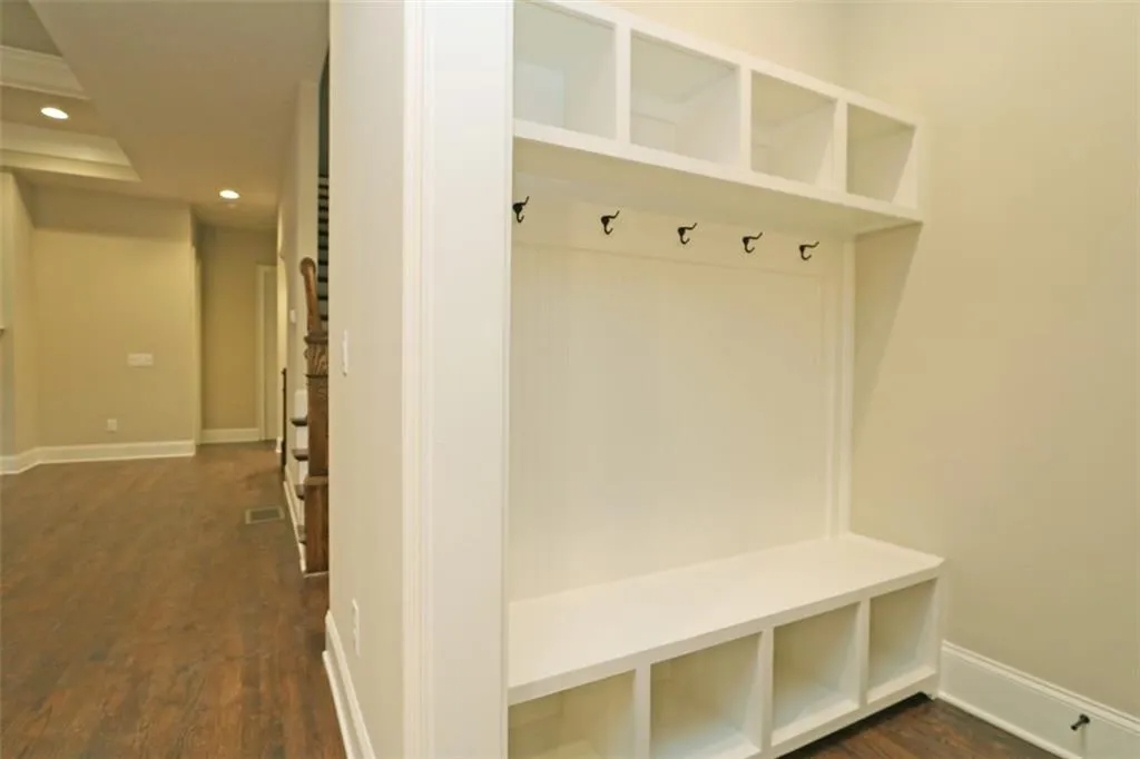 1040 Preswyck Way, Sandy Springs, Georgia 30328, 6 Bedrooms Bedrooms, ,5 BathroomsBathrooms,Residential,Sold,1040 Preswyck Way,5587698