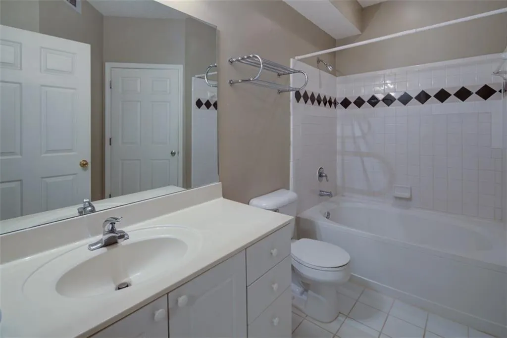 5559 Glenridge Drive Unit 1102, Atlanta, Georgia 30342, 2 Bedrooms Bedrooms, ,2 BathroomsBathrooms,Residential,Sold,5559 Glenridge Drive Unit 1102,6126336