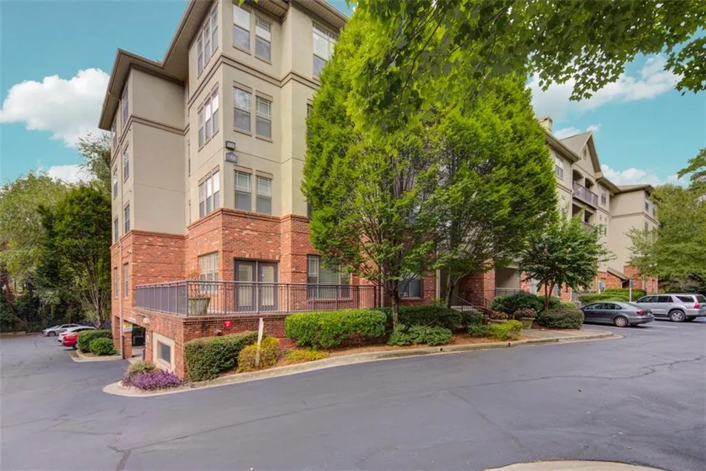 5559 Glenridge Drive Unit 1102, Atlanta, Georgia 30342, 2 Bedrooms Bedrooms, ,2 BathroomsBathrooms,Residential,Sold,5559 Glenridge Drive Unit 1102,6126336