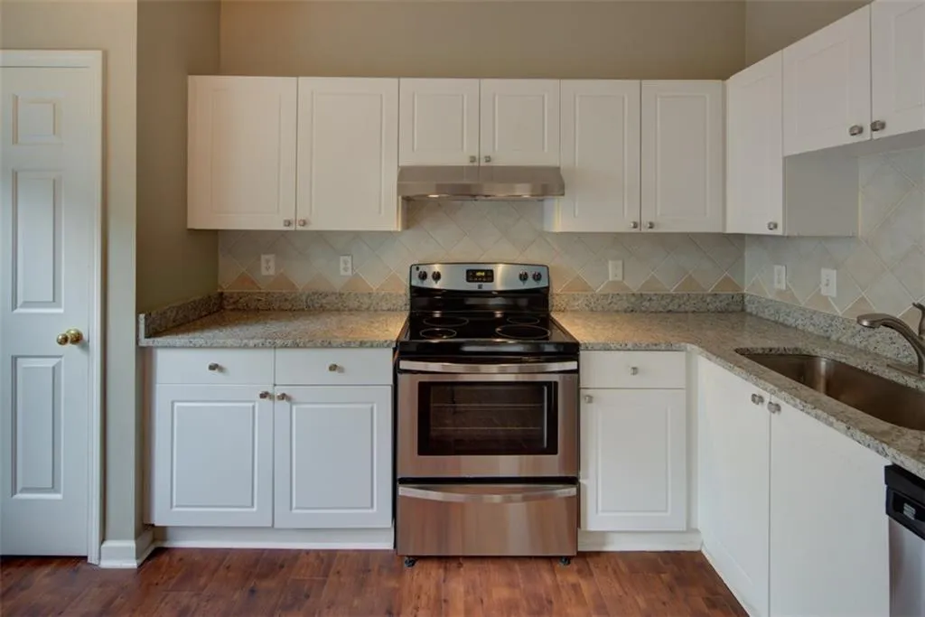 5559 Glenridge Drive Unit 1102, Atlanta, Georgia 30342, 2 Bedrooms Bedrooms, ,2 BathroomsBathrooms,Residential,Sold,5559 Glenridge Drive Unit 1102,6126336