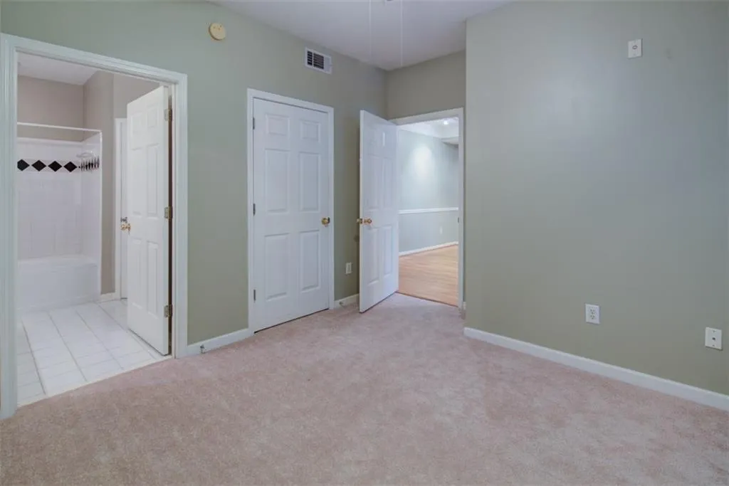 5559 Glenridge Drive Unit 1102, Atlanta, Georgia 30342, 2 Bedrooms Bedrooms, ,2 BathroomsBathrooms,Residential,Sold,5559 Glenridge Drive Unit 1102,6126336