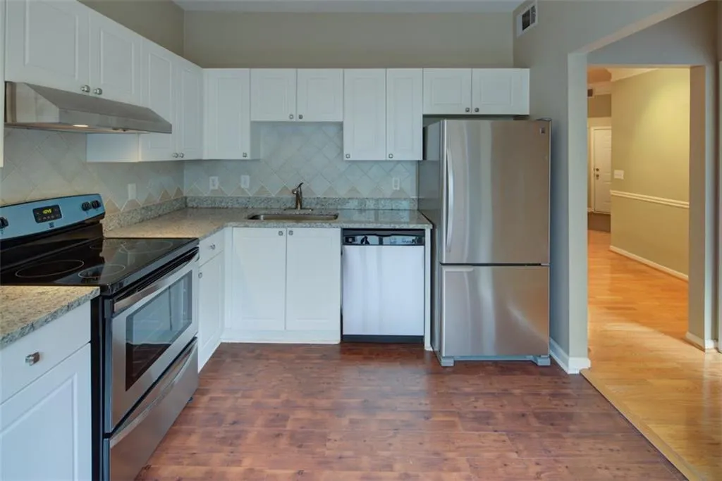 5559 Glenridge Drive Unit 1102, Atlanta, Georgia 30342, 2 Bedrooms Bedrooms, ,2 BathroomsBathrooms,Residential,Sold,5559 Glenridge Drive Unit 1102,6126336