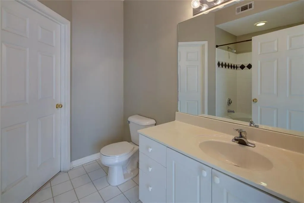 5559 Glenridge Drive Unit 1102, Atlanta, Georgia 30342, 2 Bedrooms Bedrooms, ,2 BathroomsBathrooms,Residential,Sold,5559 Glenridge Drive Unit 1102,6126336