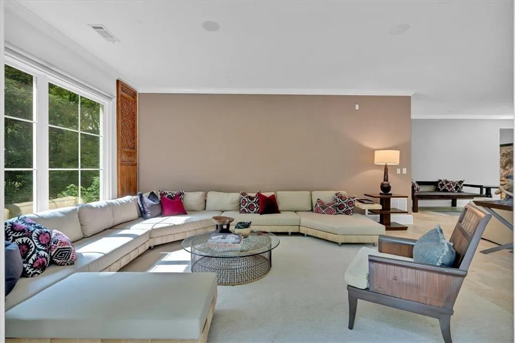 400 Old Ivy Road Ne, Atlanta, Georgia 30342, 6 Bedrooms Bedrooms, ,5 BathroomsBathrooms,Residential,For Sale,400 Old Ivy Road Ne,7587228