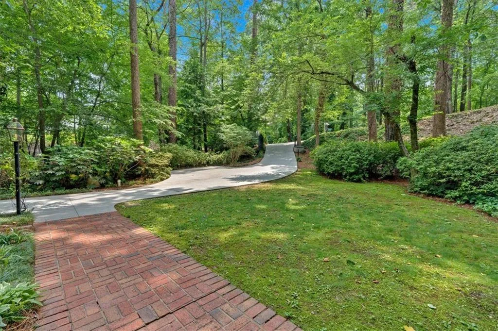 400 Old Ivy Road Ne, Atlanta, Georgia 30342, 6 Bedrooms Bedrooms, ,5 BathroomsBathrooms,Residential,For Sale,400 Old Ivy Road Ne,7587228