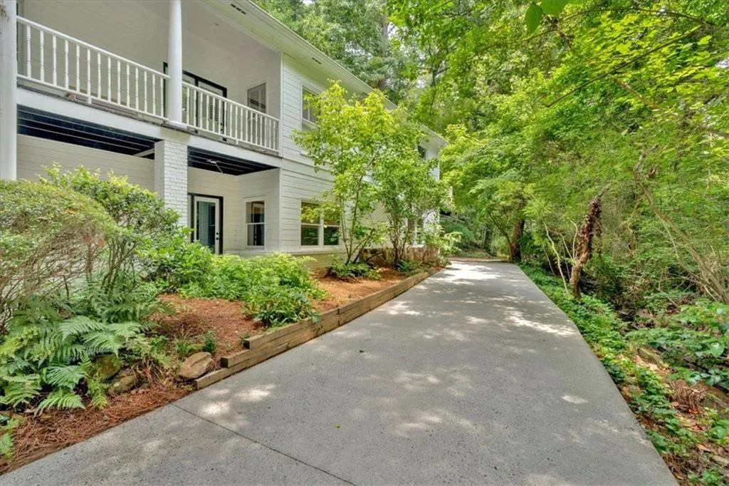 400 Old Ivy Road Ne, Atlanta, Georgia 30342, 6 Bedrooms Bedrooms, ,5 BathroomsBathrooms,Residential,For Sale,400 Old Ivy Road Ne,7587228