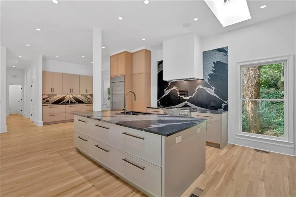 400 Old Ivy Road Ne, Atlanta, Georgia 30342, 6 Bedrooms Bedrooms, ,5 BathroomsBathrooms,Residential,For Sale,400 Old Ivy Road Ne,7587228
