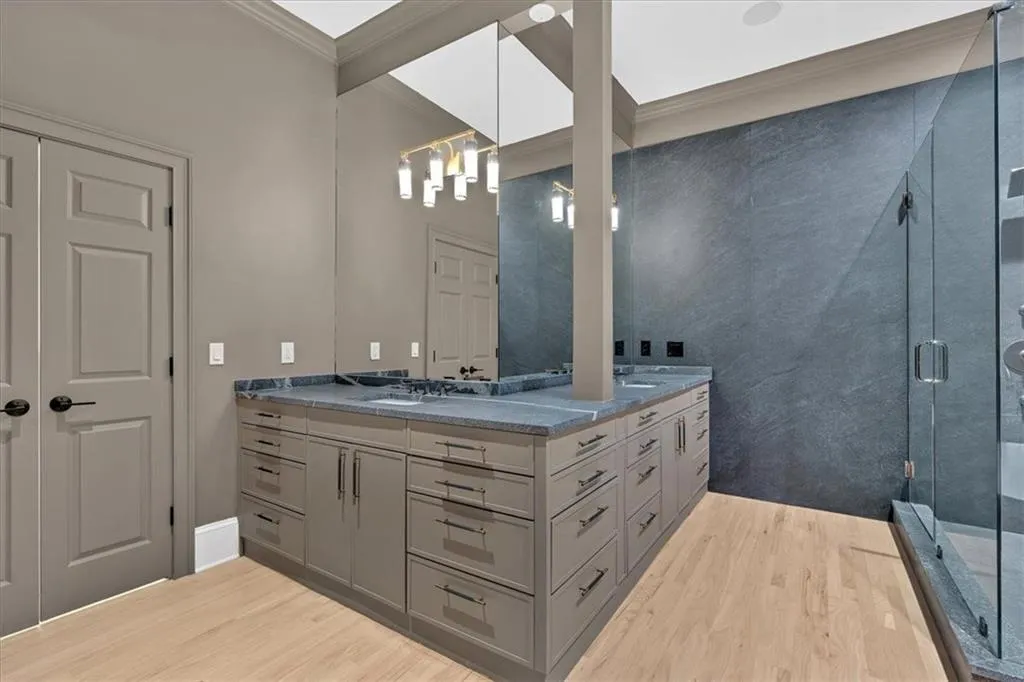 400 Old Ivy Road Ne, Atlanta, Georgia 30342, 6 Bedrooms Bedrooms, ,5 BathroomsBathrooms,Residential,For Sale,400 Old Ivy Road Ne,7587228