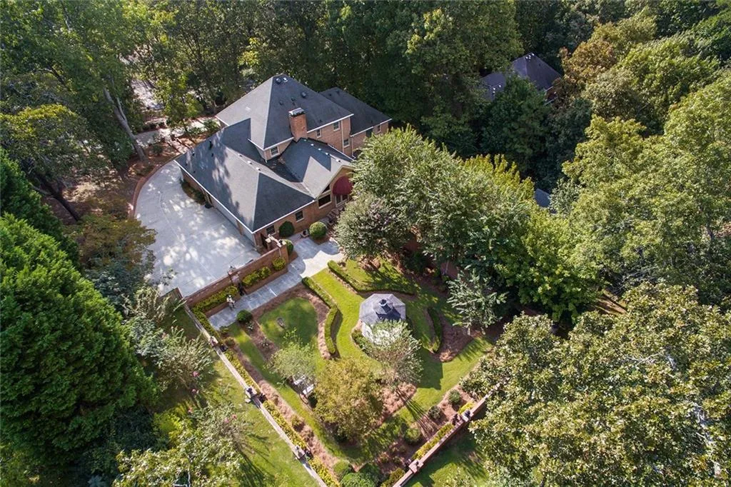 3210 Spalding Drive, Atlanta, Georgia 30350, 6 Bedrooms Bedrooms, ,4 BathroomsBathrooms,Residential,Sold,3210 Spalding Drive,5913519