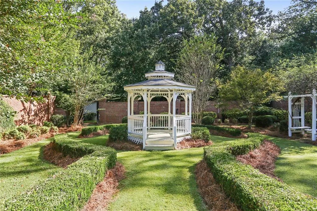 3210 Spalding Drive, Atlanta, Georgia 30350, 6 Bedrooms Bedrooms, ,4 BathroomsBathrooms,Residential,Sold,3210 Spalding Drive,5913519
