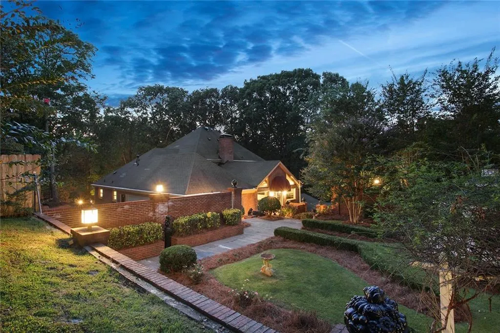 3210 Spalding Drive, Atlanta, Georgia 30350, 6 Bedrooms Bedrooms, ,4 BathroomsBathrooms,Residential,Sold,3210 Spalding Drive,5913519