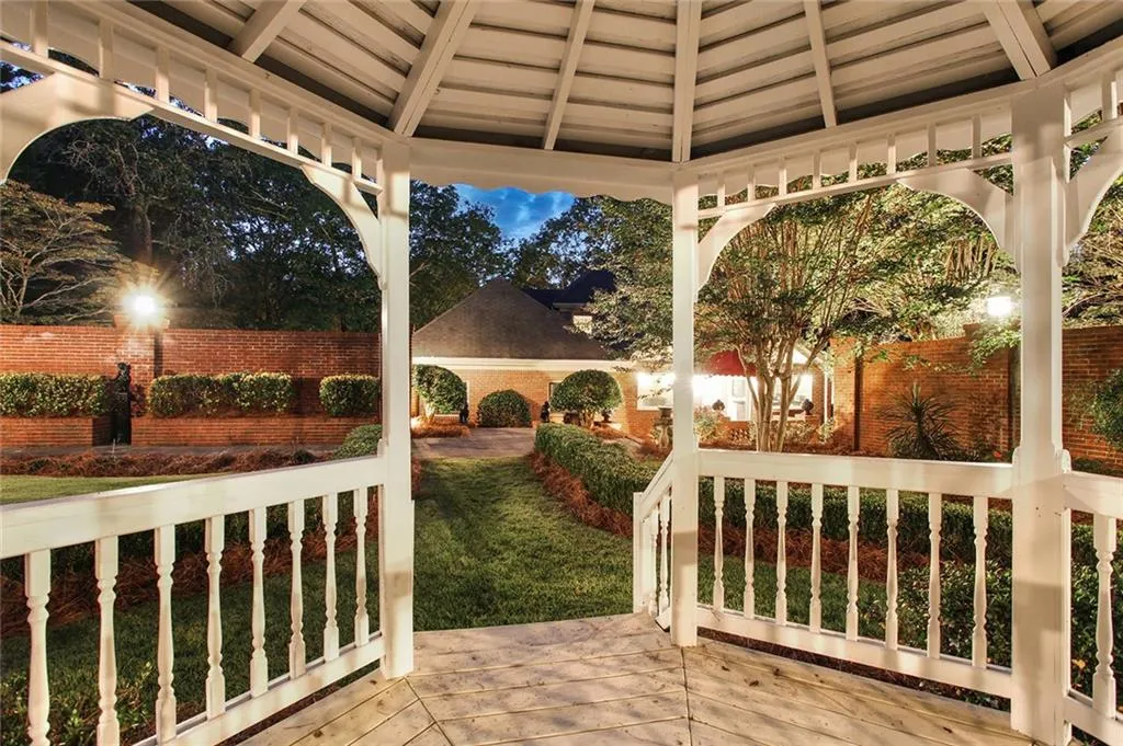 3210 Spalding Drive, Atlanta, Georgia 30350, 6 Bedrooms Bedrooms, ,4 BathroomsBathrooms,Residential,Sold,3210 Spalding Drive,5913519