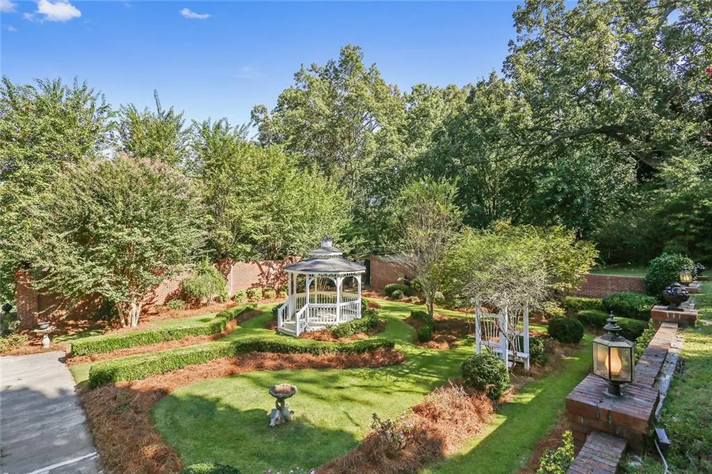 3210 Spalding Drive, Atlanta, Georgia 30350, 6 Bedrooms Bedrooms, ,4 BathroomsBathrooms,Residential,Sold,3210 Spalding Drive,5913519