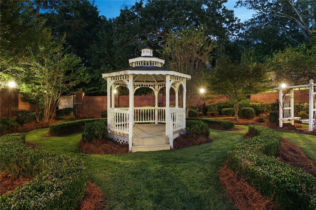 3210 Spalding Drive, Atlanta, Georgia 30350, 6 Bedrooms Bedrooms, ,4 BathroomsBathrooms,Residential,Sold,3210 Spalding Drive,5913519