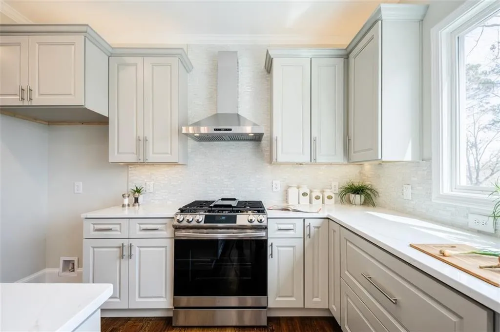 90 Cliffcreek Trace, Sandy Springs, Georgia 30350, 6 Bedrooms Bedrooms, ,4 BathroomsBathrooms,Residential,Sold,90 Cliffcreek Trace,6877833