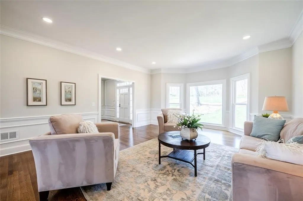 90 Cliffcreek Trace, Sandy Springs, Georgia 30350, 6 Bedrooms Bedrooms, ,4 BathroomsBathrooms,Residential,Sold,90 Cliffcreek Trace,6877833