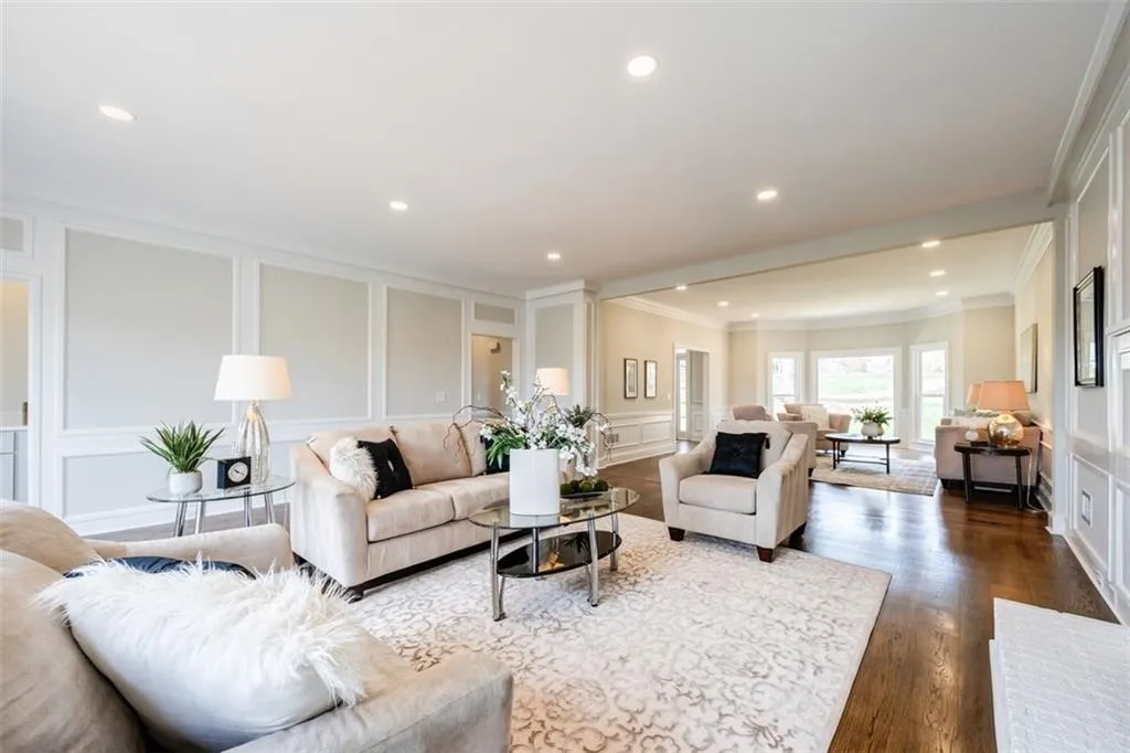 90 Cliffcreek Trace, Sandy Springs, Georgia 30350, 6 Bedrooms Bedrooms, ,4 BathroomsBathrooms,Residential,Sold,90 Cliffcreek Trace,6877833