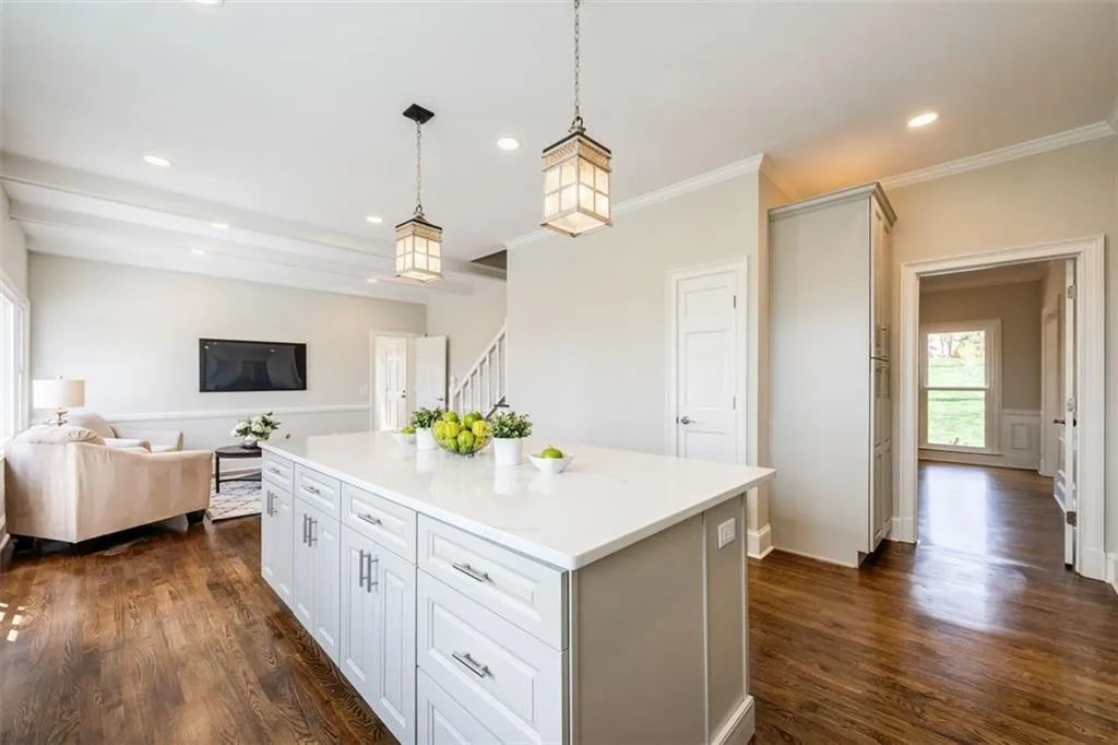 90 Cliffcreek Trace, Sandy Springs, Georgia 30350, 6 Bedrooms Bedrooms, ,4 BathroomsBathrooms,Residential,Sold,90 Cliffcreek Trace,6877833