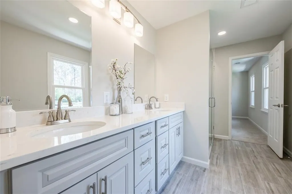 90 Cliffcreek Trace, Sandy Springs, Georgia 30350, 6 Bedrooms Bedrooms, ,4 BathroomsBathrooms,Residential,Sold,90 Cliffcreek Trace,6877833