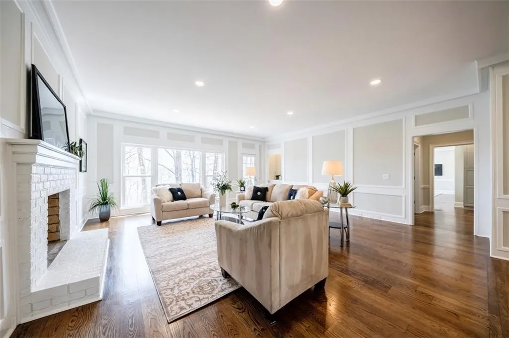 90 Cliffcreek Trace, Sandy Springs, Georgia 30350, 6 Bedrooms Bedrooms, ,4 BathroomsBathrooms,Residential,Sold,90 Cliffcreek Trace,6877833