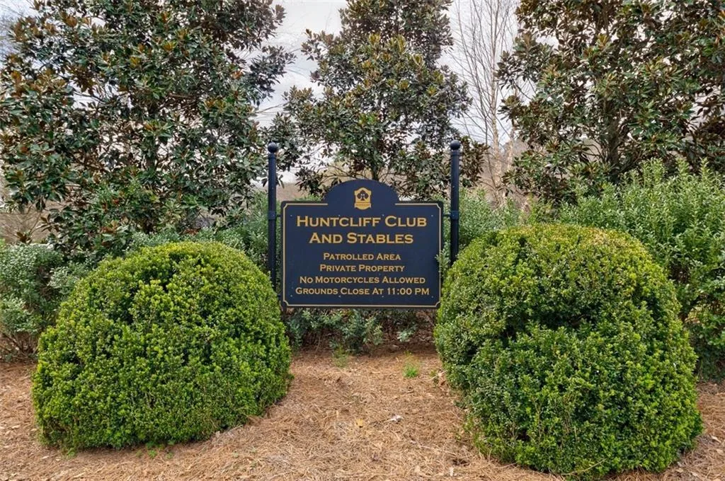 90 Cliffcreek Trace, Sandy Springs, Georgia 30350, 6 Bedrooms Bedrooms, ,4 BathroomsBathrooms,Residential,Sold,90 Cliffcreek Trace,6877833