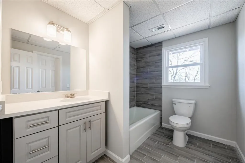 90 Cliffcreek Trace, Sandy Springs, Georgia 30350, 6 Bedrooms Bedrooms, ,4 BathroomsBathrooms,Residential,Sold,90 Cliffcreek Trace,6877833