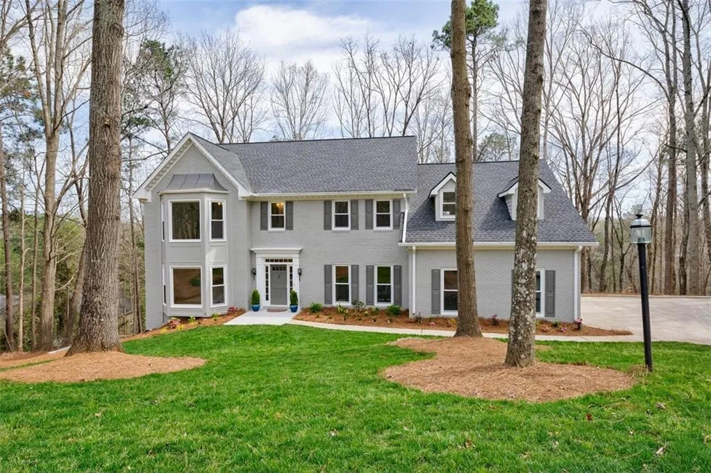 90 Cliffcreek Trace, Sandy Springs, Georgia 30350, 6 Bedrooms Bedrooms, ,4 BathroomsBathrooms,Residential,Sold,90 Cliffcreek Trace,6877833