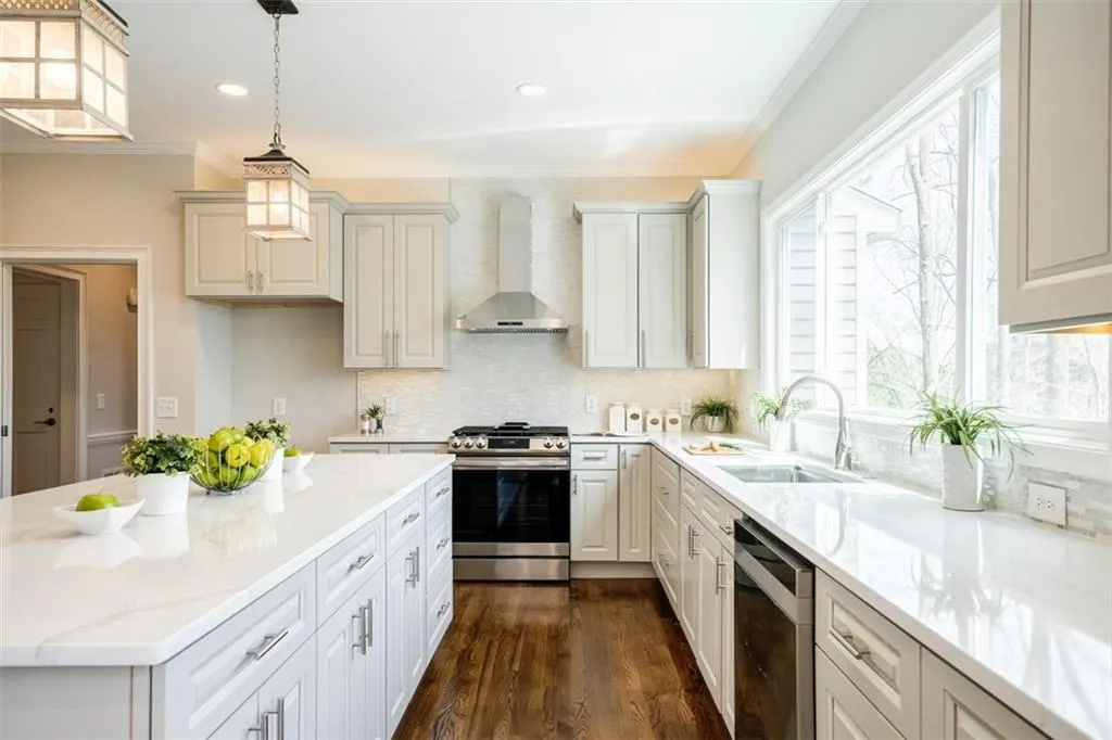 90 Cliffcreek Trace, Sandy Springs, Georgia 30350, 6 Bedrooms Bedrooms, ,4 BathroomsBathrooms,Residential,Sold,90 Cliffcreek Trace,6877833