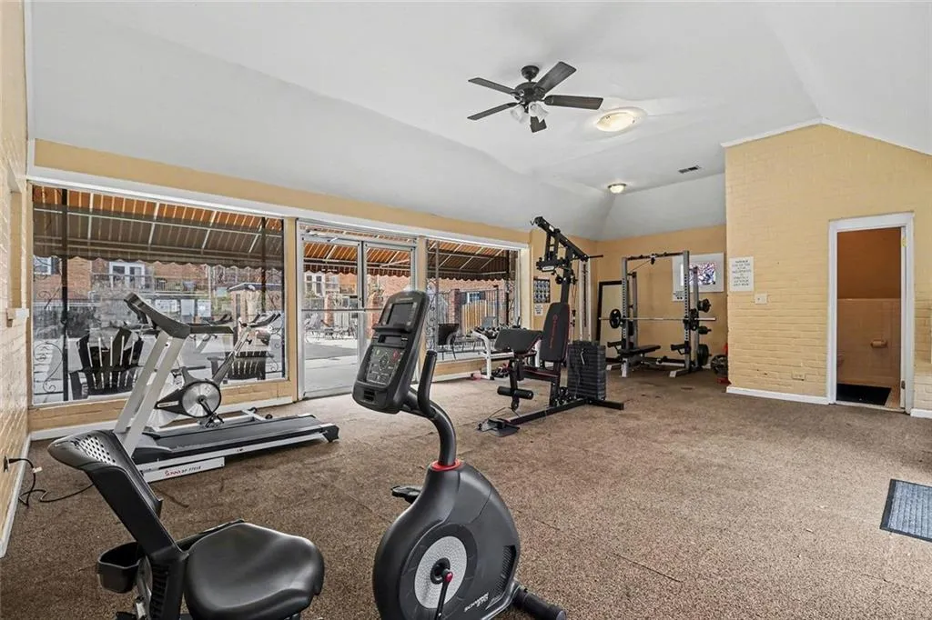 6520 Roswell Road Unit 104, Sandy Springs, Georgia 30328, 2 Bedrooms Bedrooms, ,1 BathroomBathrooms,Residential,Sold,6520 Roswell Road Unit 104,7715235