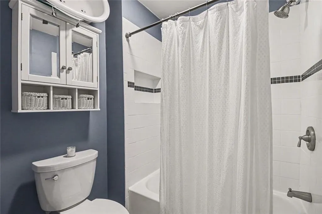 6520 Roswell Road Unit 104, Sandy Springs, Georgia 30328, 2 Bedrooms Bedrooms, ,1 BathroomBathrooms,Residential,Sold,6520 Roswell Road Unit 104,7715235